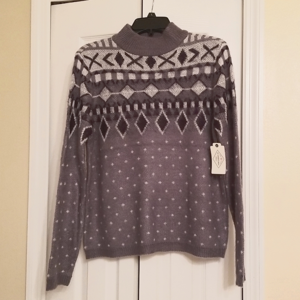 St. John's Bay Women's long sleeve sweater